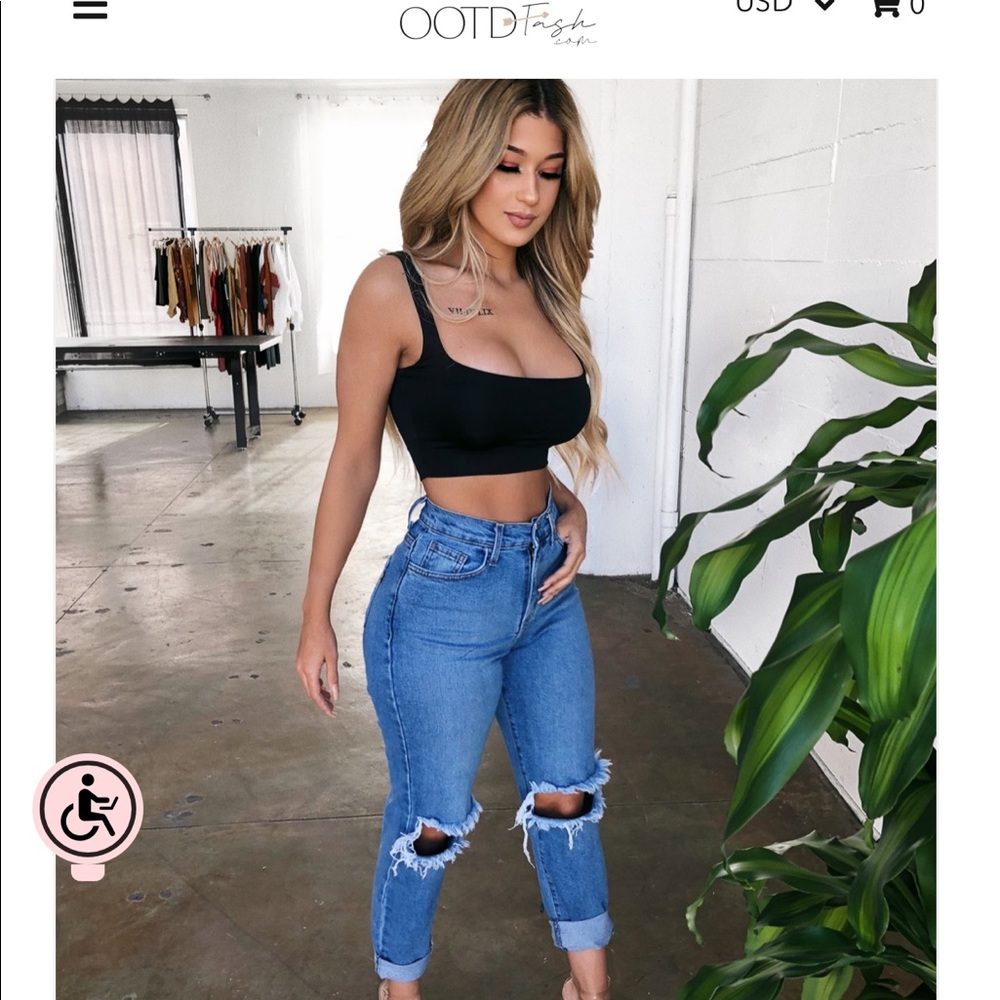 Ootd fash high rise mom jeans.